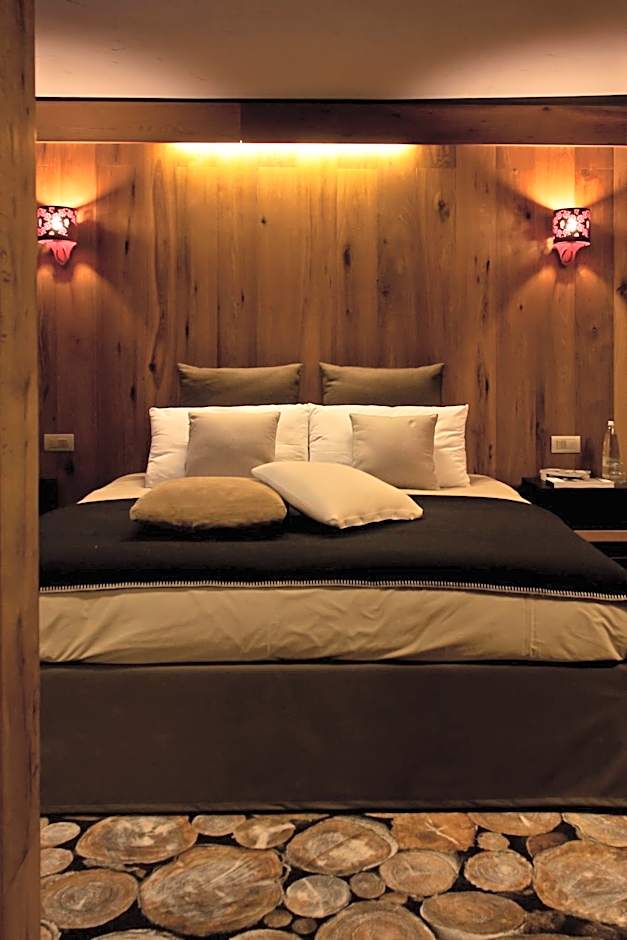 Alexander Charme Hotel