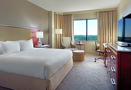 1 King Bed Executive Floor Nonsmk-340 Sq Feet