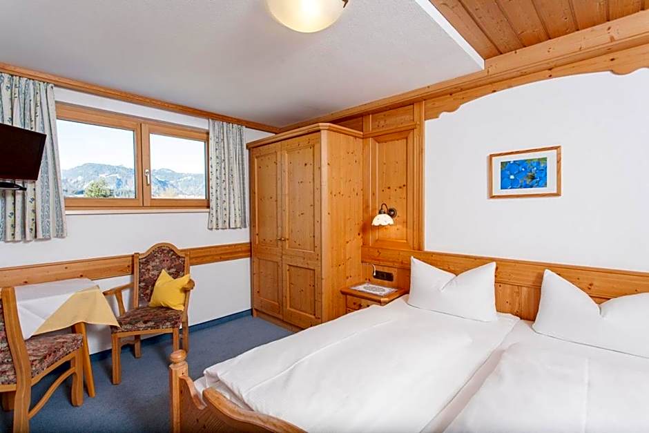 Photo 1 of 5 of Double Room 11