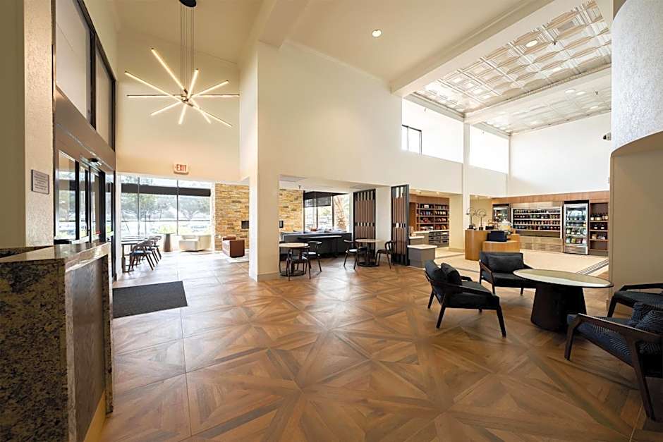 DoubleTree By Hilton Houston Hobby Airport