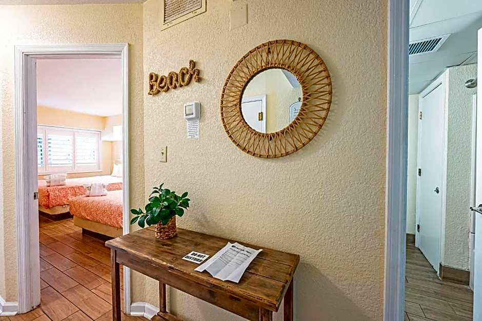 Oceanfront Views, Recently Renovated Kitchen,Pools
