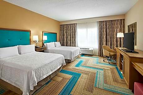 2 Queens Mobility Access W/Tub Nonsmoking