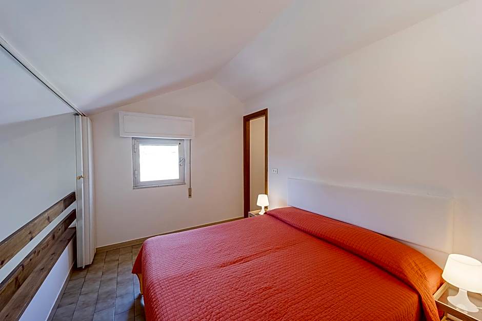 Loano Apartment Pool & Garden