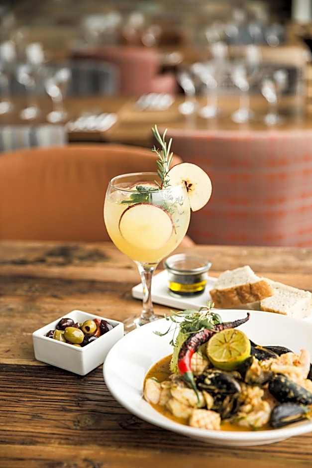 The Pickwick Inn & Oliver's Restaurant