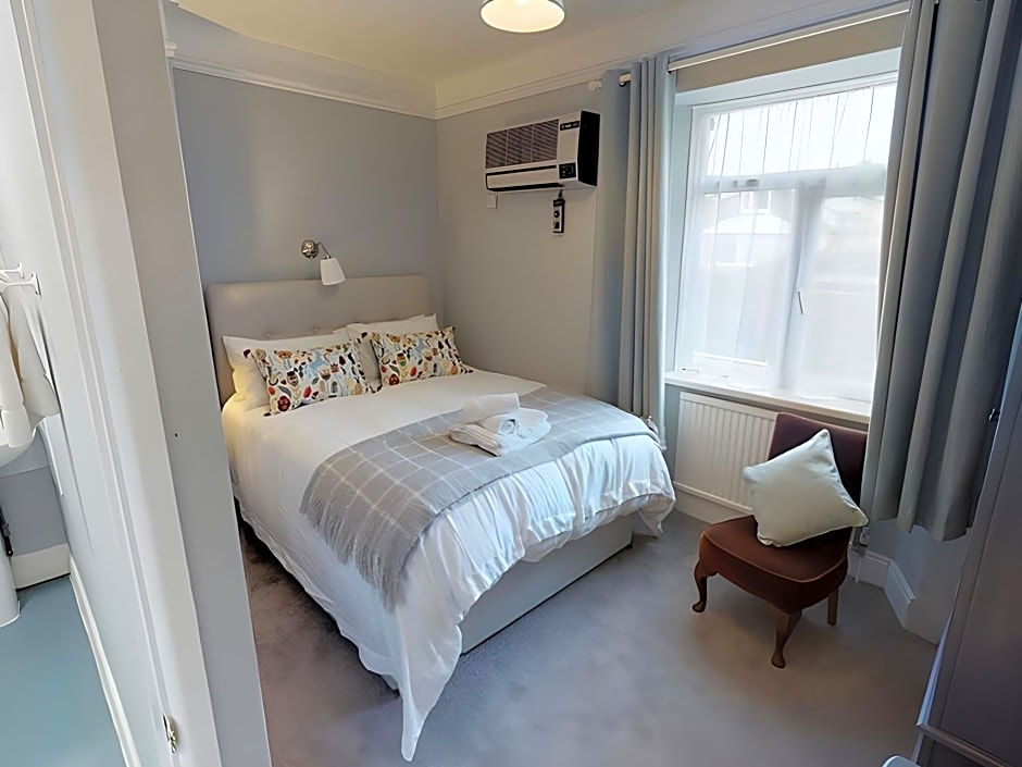 Foto 1 di 5 di 1 King Bed Suite
