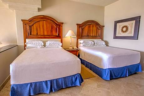 Junior Suite Deluxe (3 Adults + 1 Child)