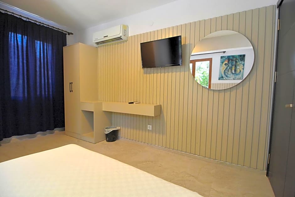 Ados Hotel