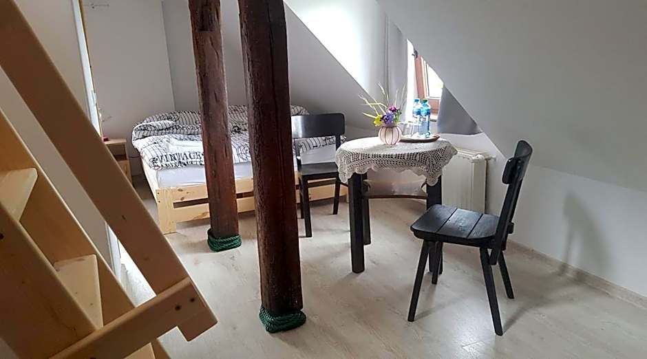 Pokoje Gościnne Art- Dworek