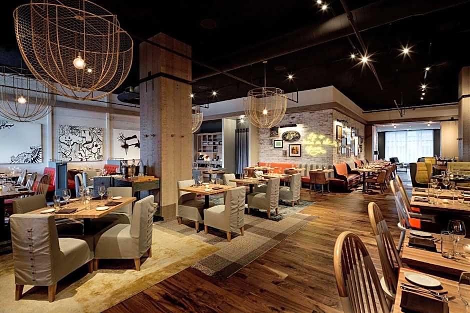 The Logan Philadelphia, Curio Collection by Hilton