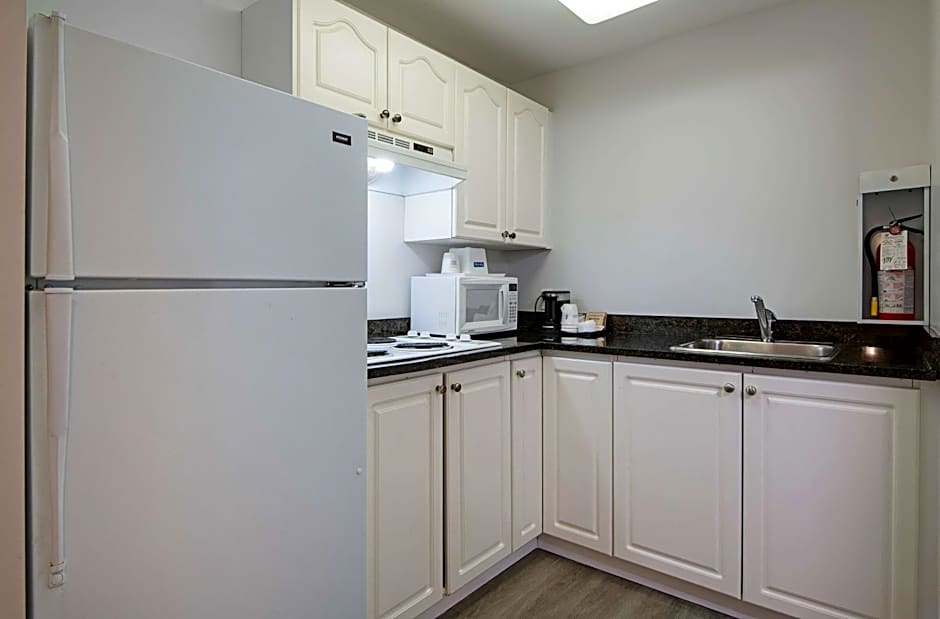 Travelodge by Wyndham Kamloops Mountview