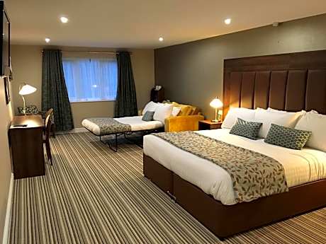 Deluxe Family Room (2 Adults + 2 Children)