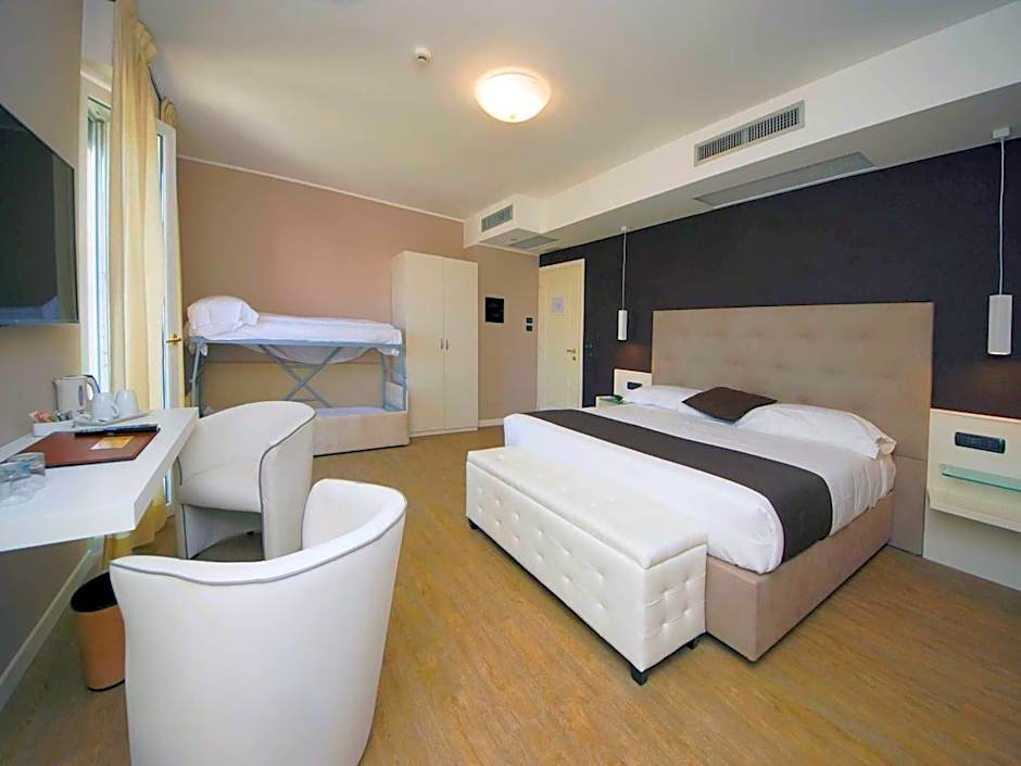 Hotel Clarin 14 by Dori