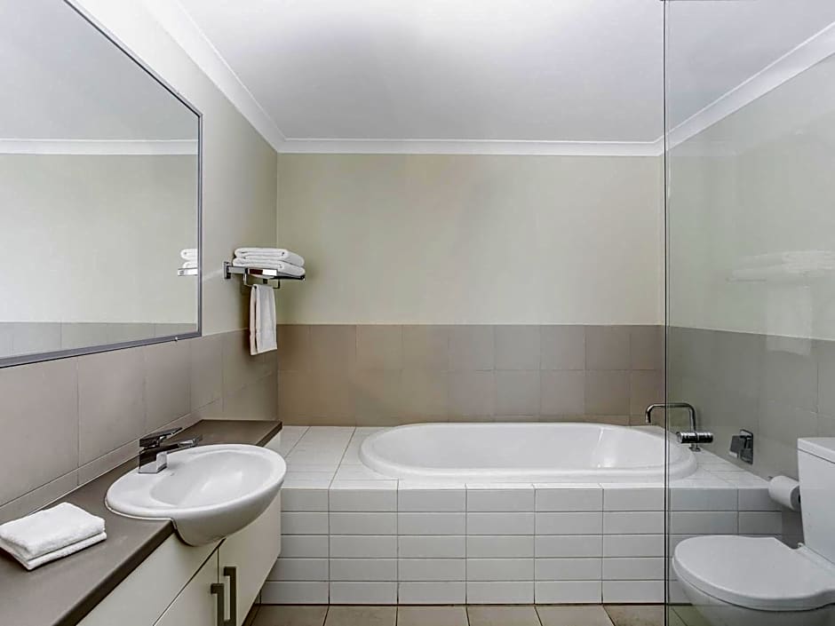 Mantra Geraldton