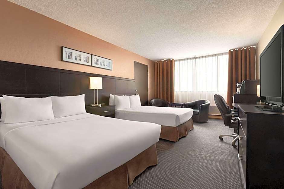Travelodge Hotel & Convention Center by Wyndham Quebec City