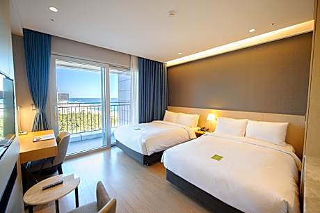 Gorgeous Partial Ocean View Family Twin Room