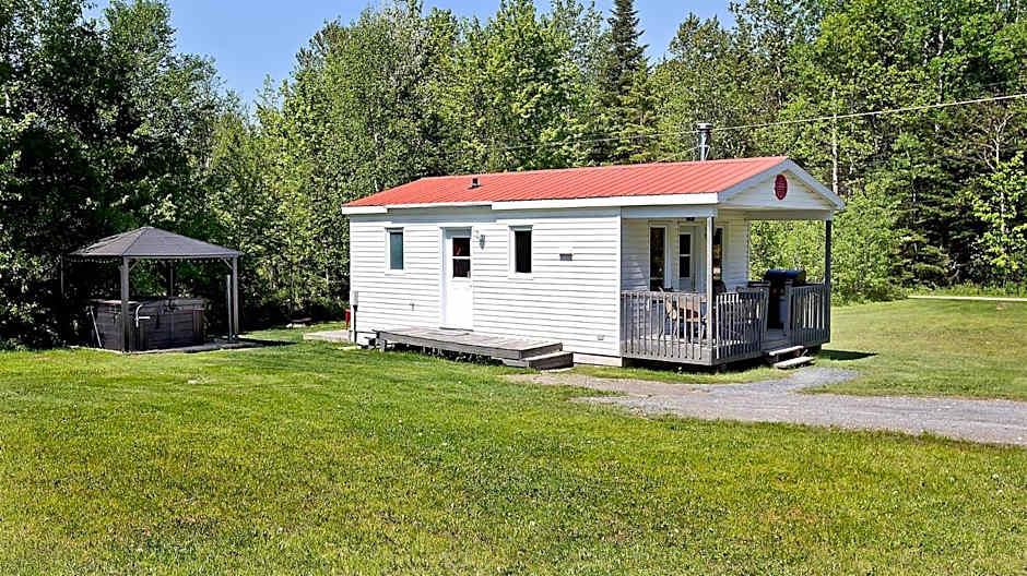 Aux Pignons Rouges Camping & Chalets