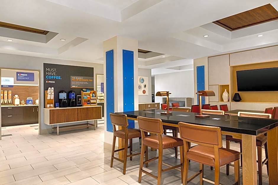 Holiday Inn Express Hotel & Suites Shawnee I-40 By IHG