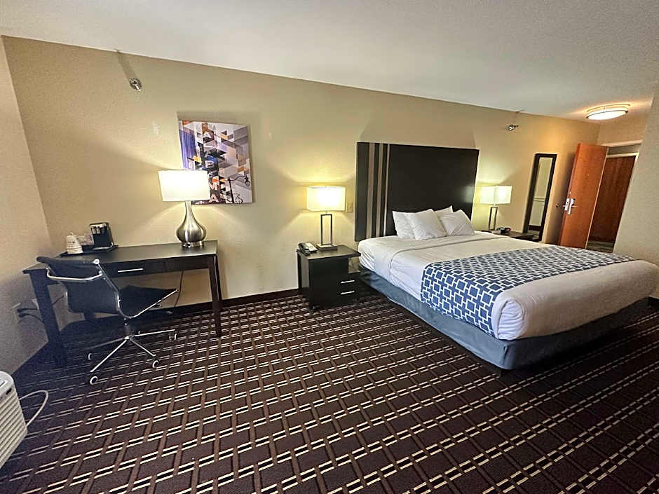 Best Western Plus Bass Hotel & Suites