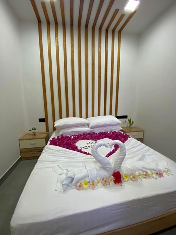 La Luna Boutique Dhangethi