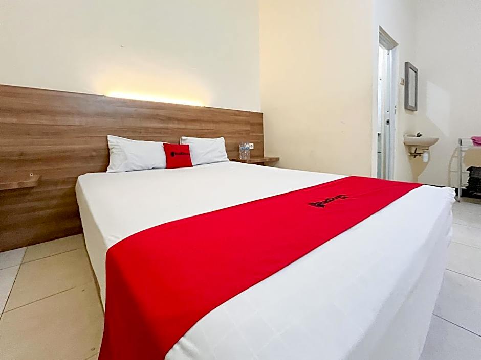 RedDoorz at Hotel Mutiara Ponorogo