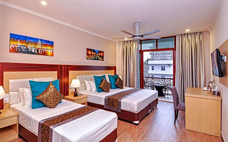 Deluxe Family Room with Island View