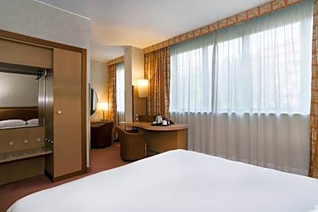 Mercure Roma West