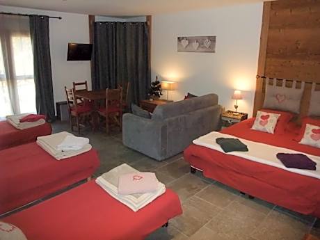 Family Room with Terrace and Private External Bathroom