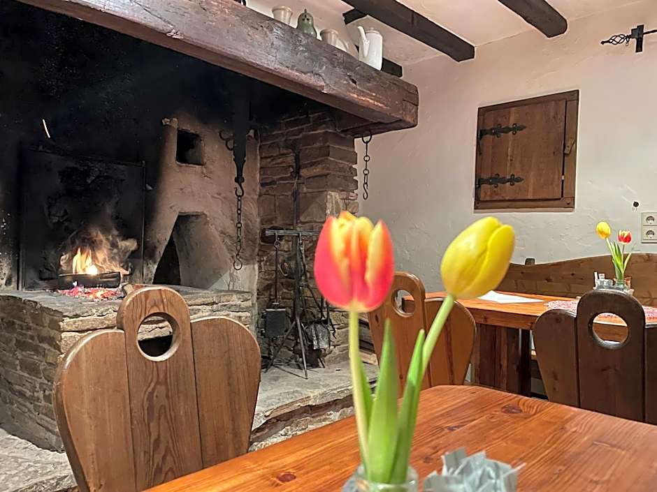 Burghaus & Villa Kronenburg