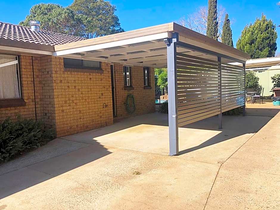 Jacaranda Place Motor Inn