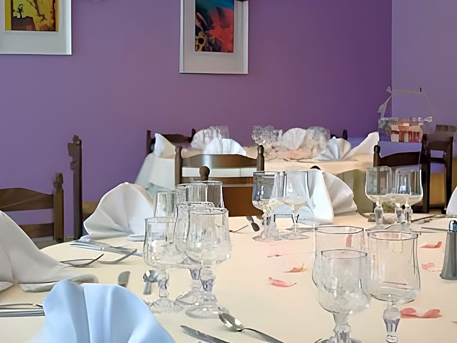 Logis Hotel Des Voyageurs Restaurant La Bonne Tabl'Hay