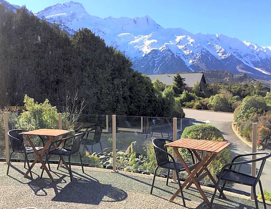 Aoraki Mount Cook Alpine Lodge