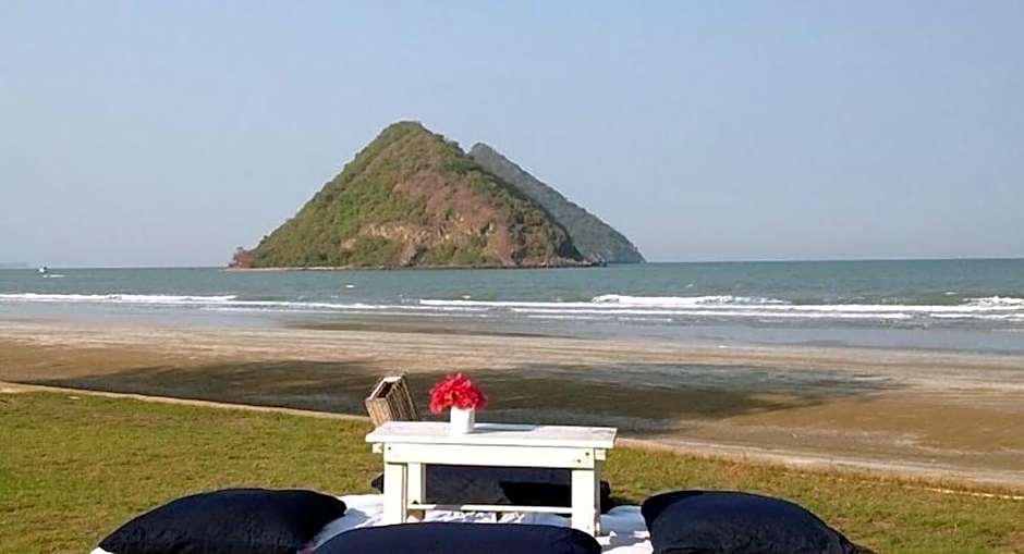 Brassiere Beach Hotel