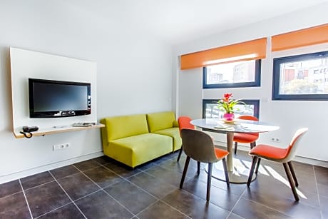 Three-Bedroom Deluxe Apartment