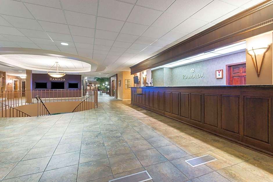 Ramada Hotel & Convention Center by Wyndham Topeka Downtown