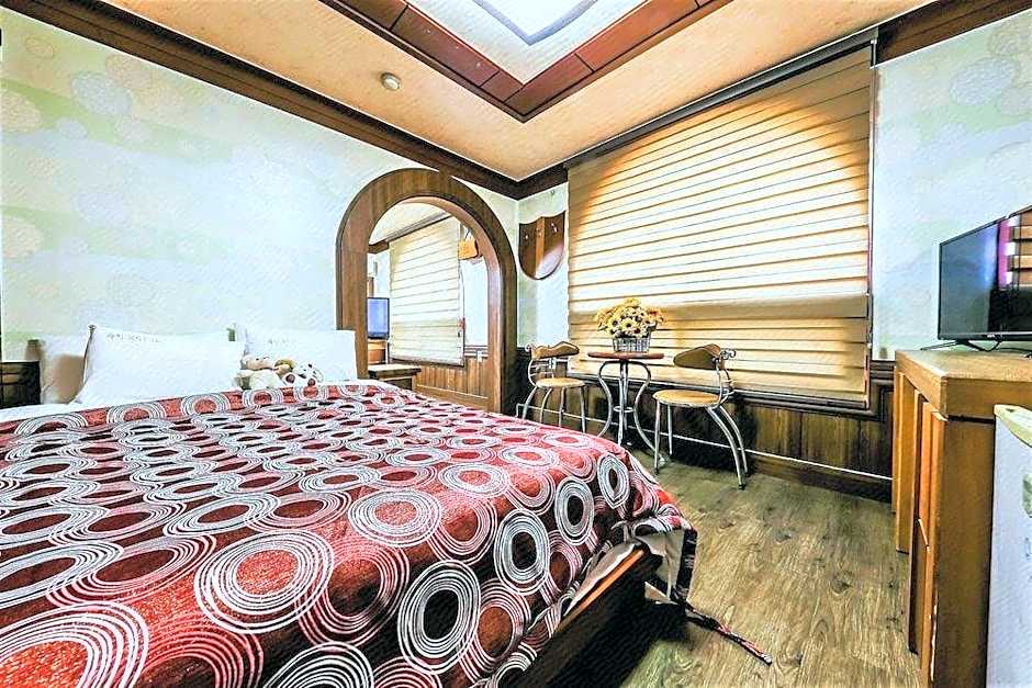 Pine Motel