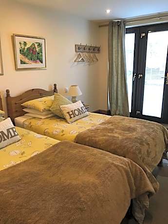 Apartment-Standard-Ensuite with Shower