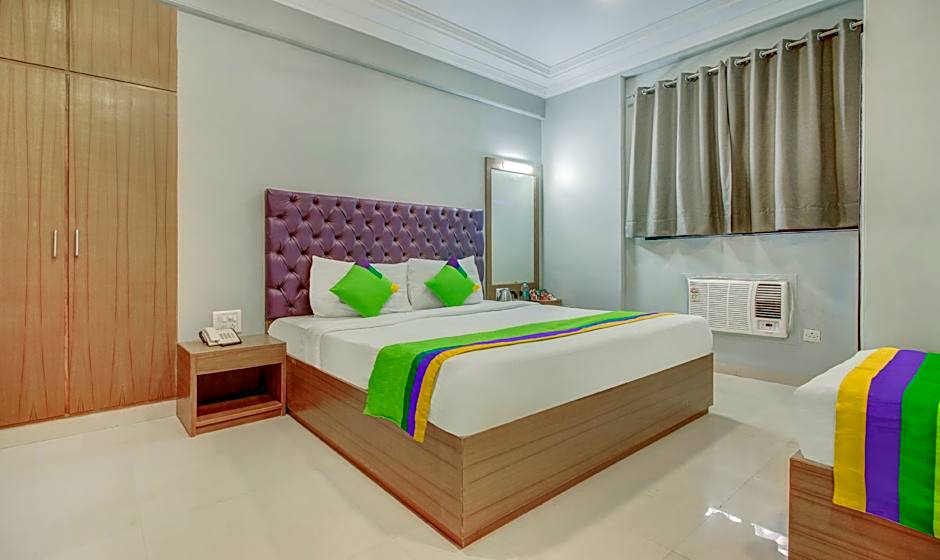 Treebo Cruz Royale Santacruz West