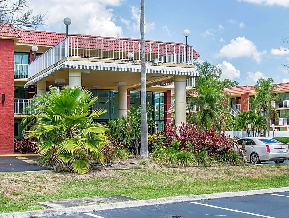 Quality Inn & Suites At Tropicana Field