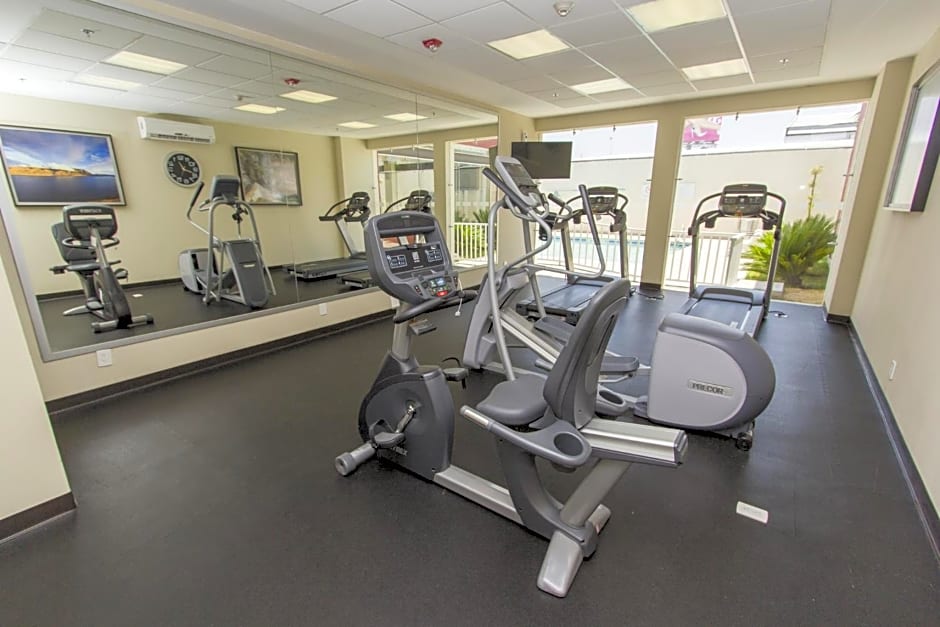 Holiday Inn Express & Suites Guadalajara Aeropuerto By IHG