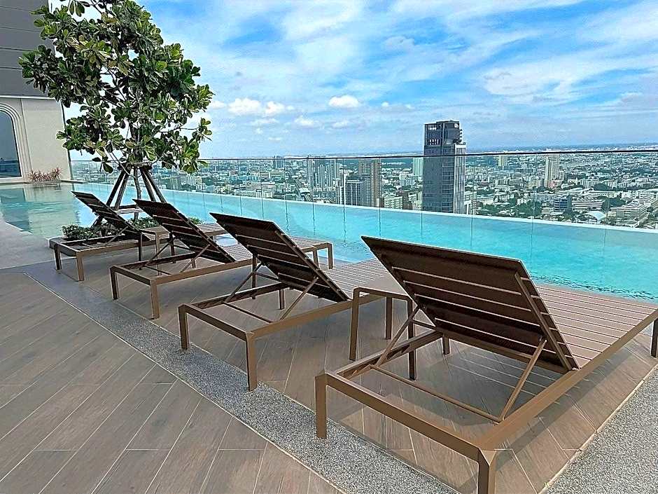 The Quarter Ratchayothin by UHG