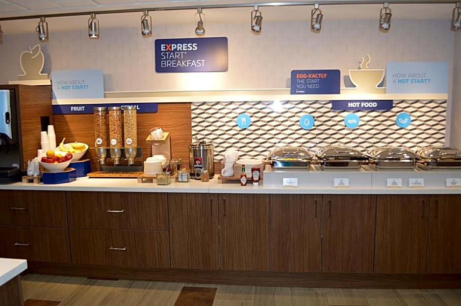 Holiday Inn Express Hotel & Suites Bismarck By IHG