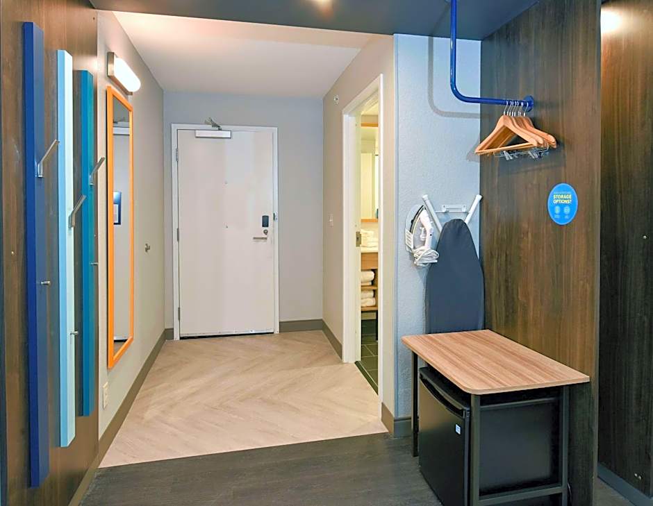 Tru by Hilton Lawrence, KS