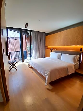 Superior King Suite