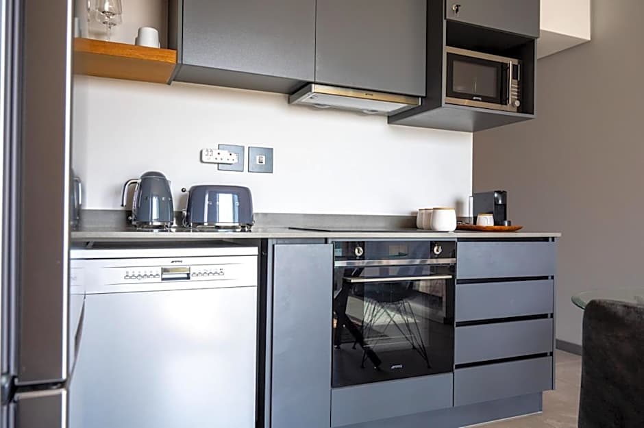 Luxury Bellagio 303 with Sea Views and Inverter