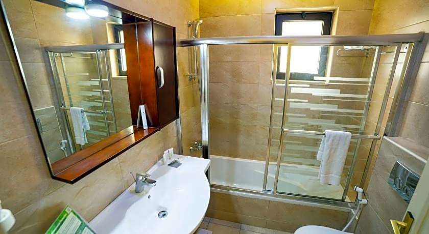 Comfort Hotel Suites