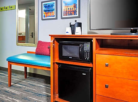 2 Queens Hearing Accessible Nonsmoking