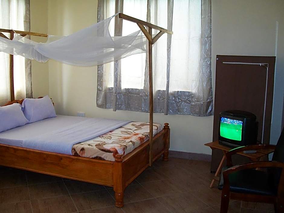 Fanaka Safaris Campsite & Lodges