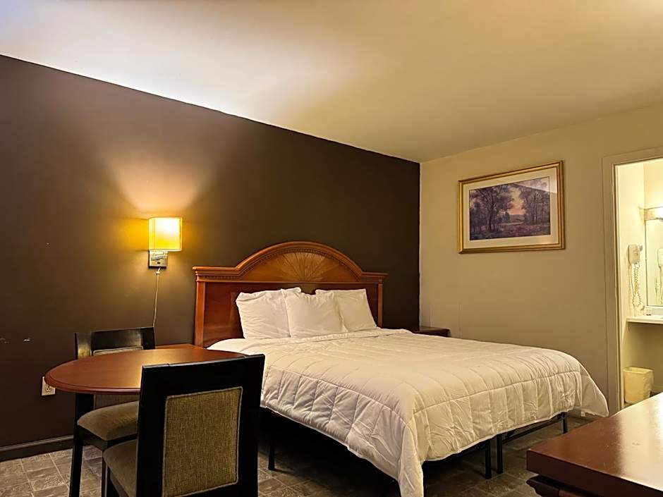 Country Club Inn & Suites