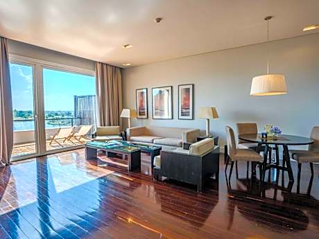 Executive Suite One King