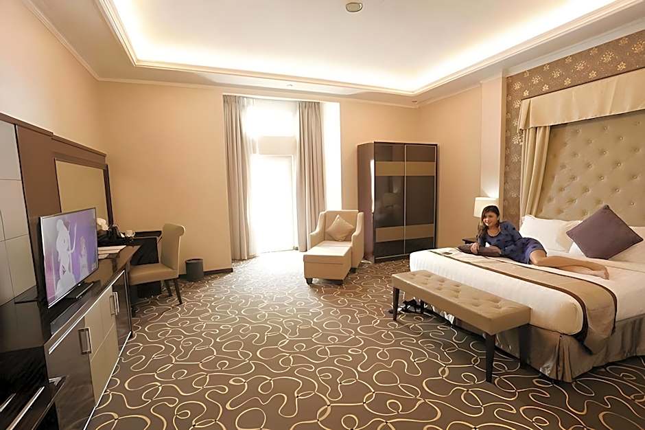 Adhiwangsa Hotel And Convention Hall